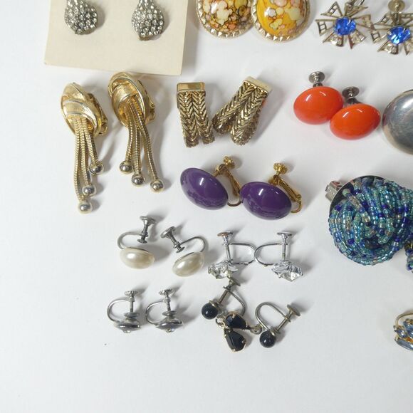Clip On & Screwback Earrings Lot 25 Pairs Vintage to Modern - Picture 4 of 6